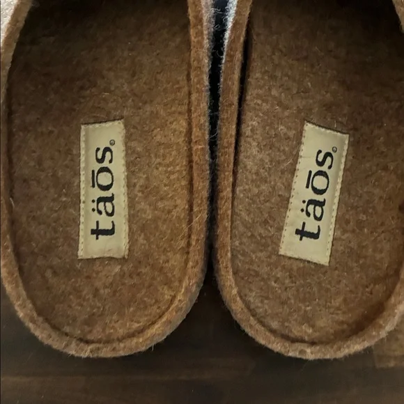 Taos Wool Clogs in Light Brown - 8? - Picture 2 of 5